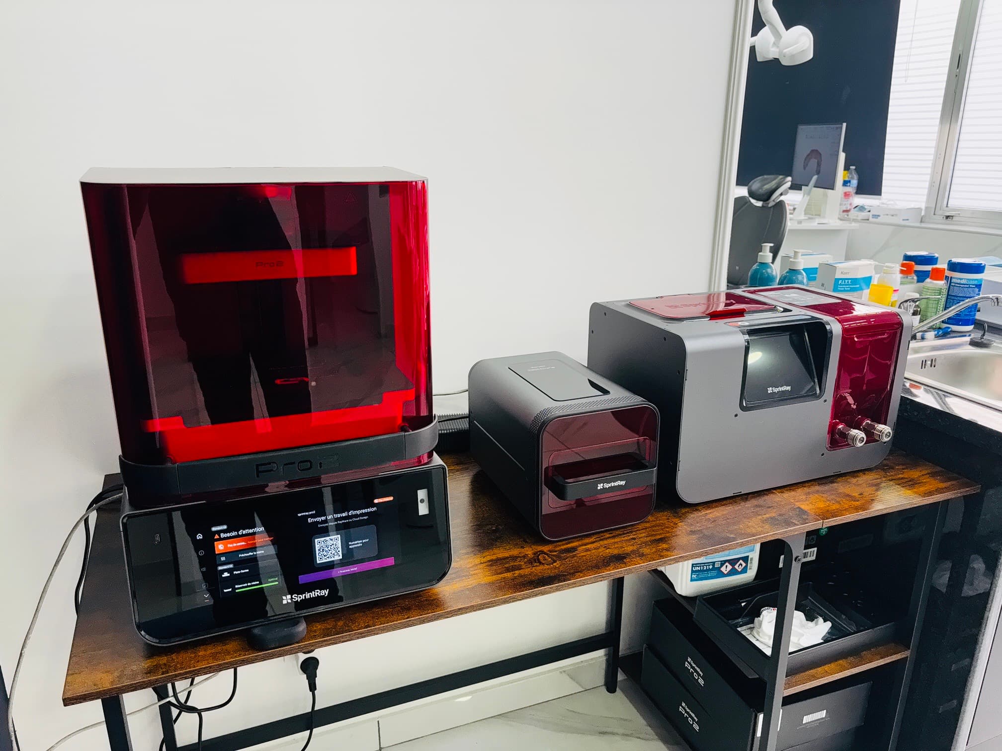 Ensemble des imprimantes 3D du cabinet dédiées à la fabrication assistée par ordinateur